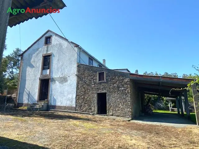 Venta  de Casa de piedra con árboles frutales en A Coruña