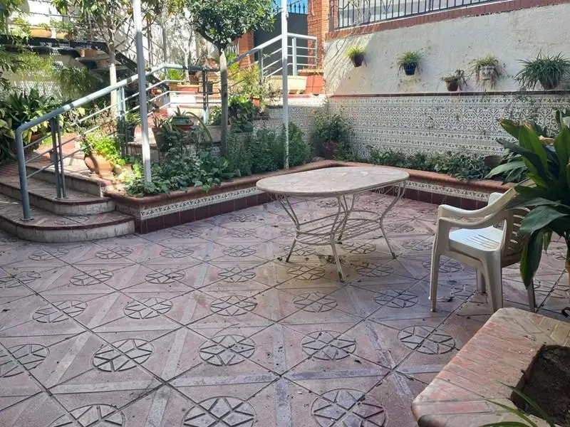 Casa en Otura con 7 dormitorios y dos plantas independientes