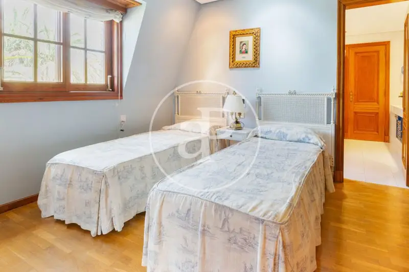 Casa en Alquiler con Terraza en Cruz de Gracia Paterna