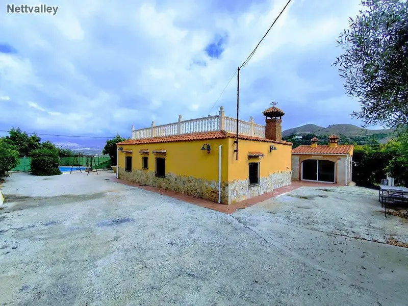 Finca Rustica en Motril con Aguacates