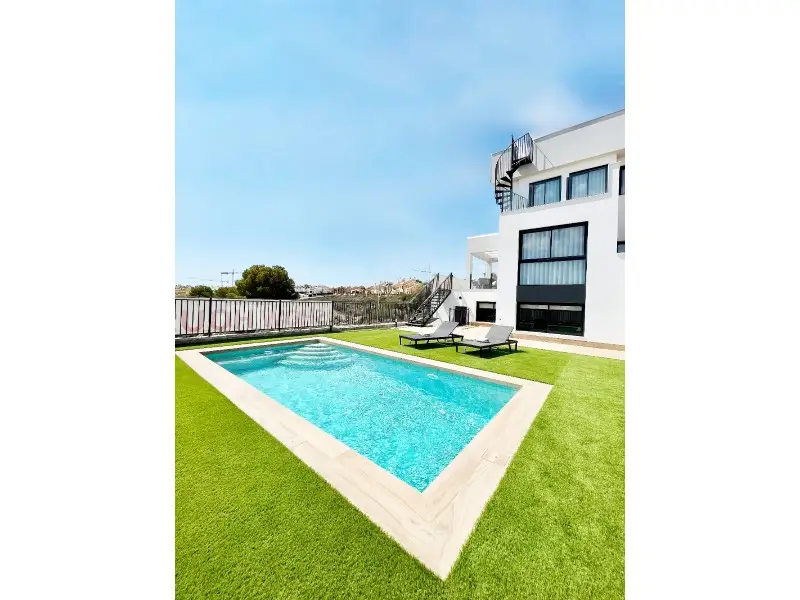 Villa en La Finca Golf Algorfa con Piscina