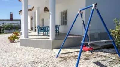 Chalet en Venta en Cantillana 3 Dormitorios 2 Banos