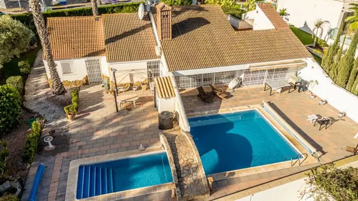 Villa de 4 Dormitorios en Villamartin