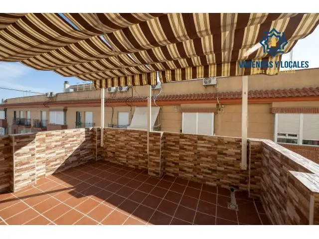 Semiático con terraza junto Hospital Traumatología La Granada