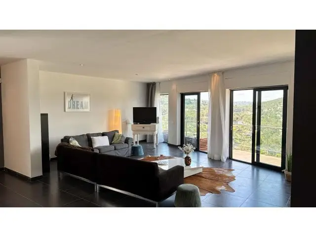 Chalet con Vistas y Piscina en Olivella