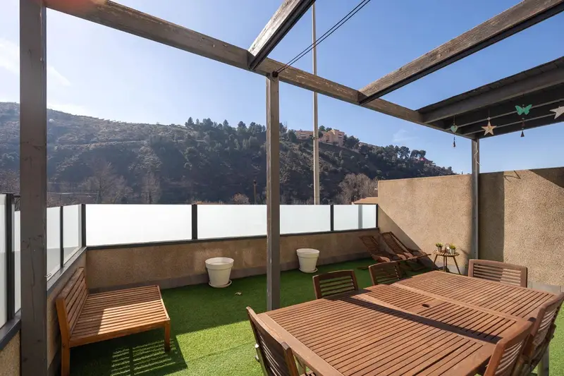 Chalet en Granada ciudad con 4 dormitorios y 3 baños
