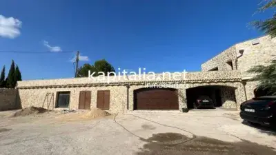 Chalet en Venta L'Olleria: Espectacular Casa con Piscina y Vistas