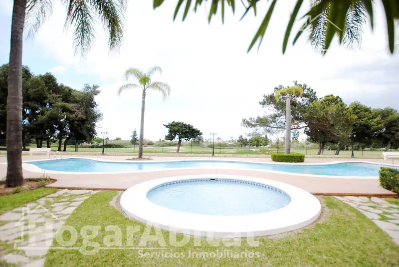 Piso en Oliva Nova con Piscina y Terraza Cerca de la Playa