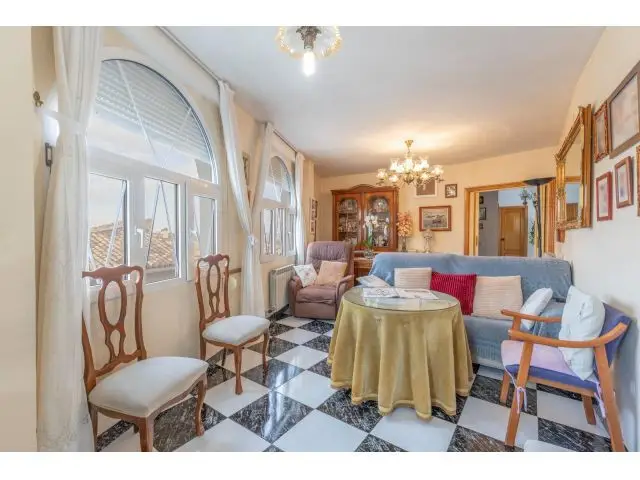 Casa Independiente con Terraza de 121m² y Ascensor Privado
