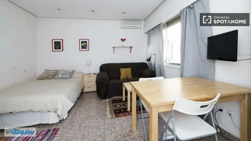 Apartamento Parque del Retiro: Estudio acogedor con Wifi