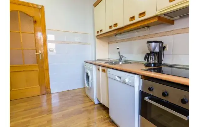Habitaci
ón 102m
² Madrid Alquiler Media-Larga Estancia
