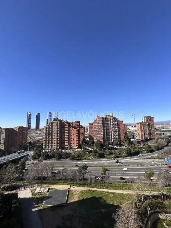 Apartamento en Alquiler Madrid 4 Dormitorios 3 Baños
