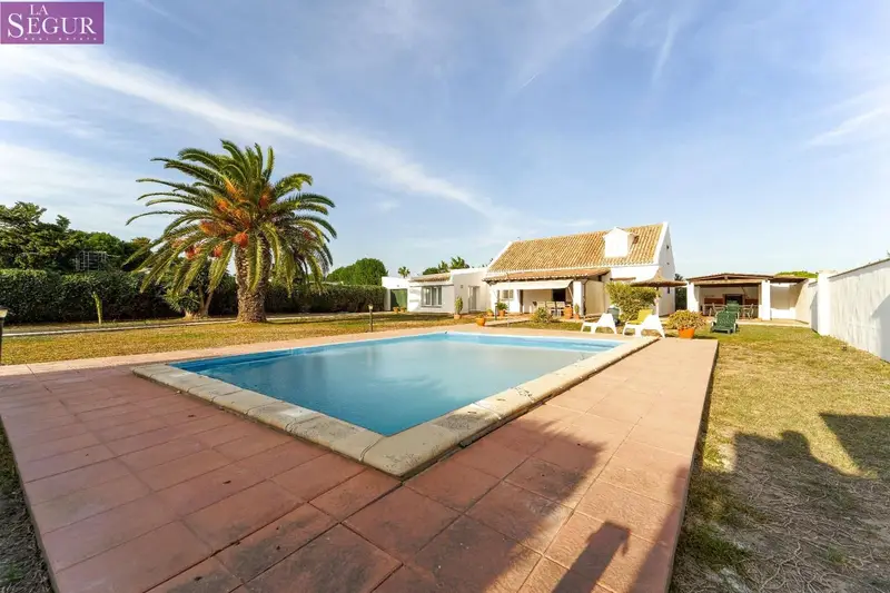 Chalet en El Palmar cerca de la playa con piscina y jardin