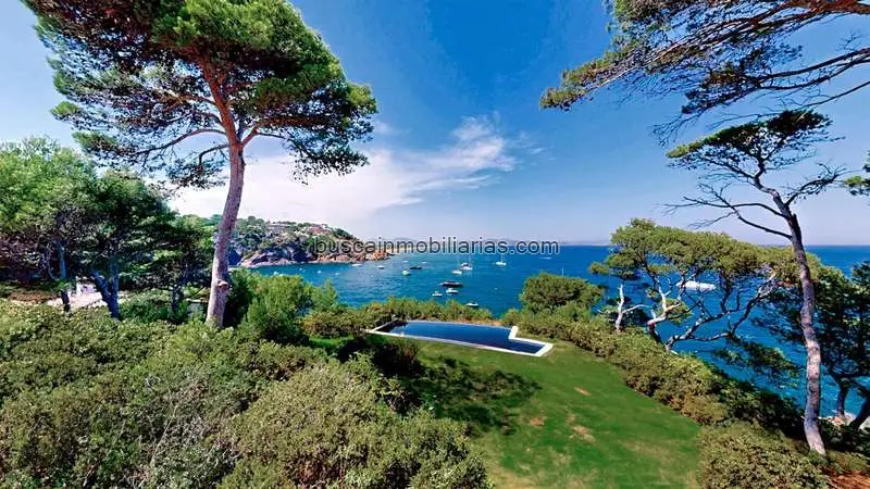 Villa de Lujo en Primera Línea de Mar Begur