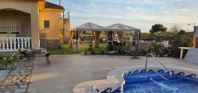 Villa de Lujo con 6 Dormitorios y Piscina Privada en Murcia