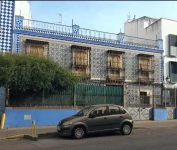 Casa de 1.063 metros junto a puerta palmas. Gran ubicación.