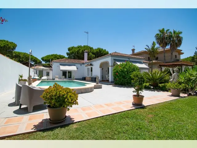 Chalet en Venta Costa de la Luz Chiclana 3 Dormitorios Piscina Jardin