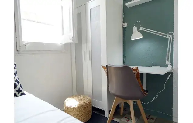 Habitacion en Gracia Barcelona amueblada con internet