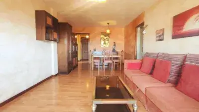 Piso en Venta en Urbanizacion Privada con Piscina