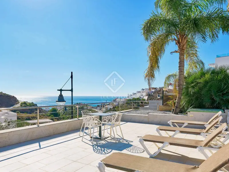 Chalet en Venta Torrox Malaga Lujo Reformado Piscina Vistas Mar