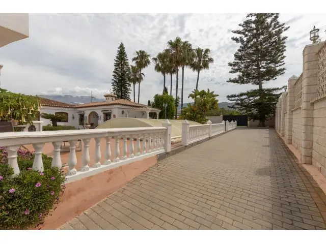 Villa Lujosa y Sostenible en el Puntalón