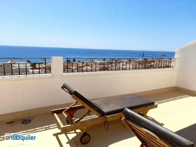 Ático con Terraza y Vistas al Mar en Carboneras