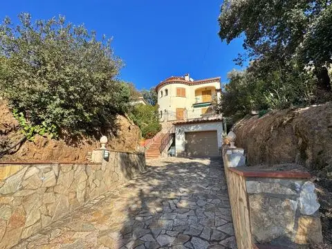 Villa en Calonge con 3 Dormitorios Piscina y Jardín