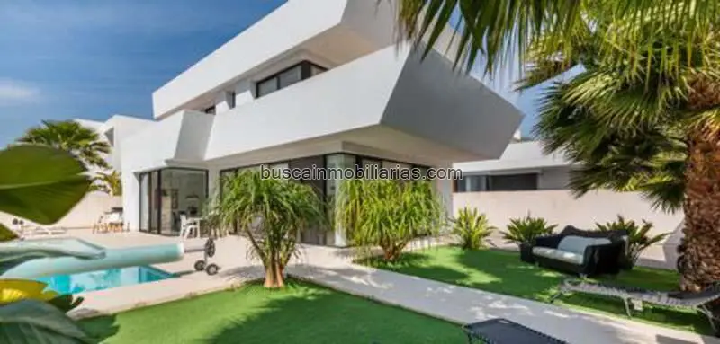 Villa Moderna en Quesada con Piscina y 5 Dormitorios