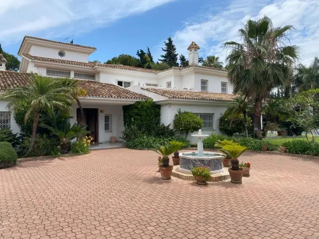 Villa de Lujo 8 Dormitorios Guadalmina Baja