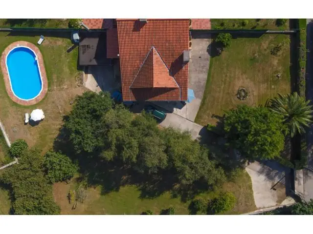 Chalet con Piscina y Jardin en Torrelavega