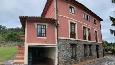 Chalet con 4 Viviendas en Colunga Cerca de la Playa
