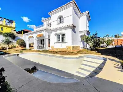 Casa en Benalmadena Costa con Piscina y Jardin Cerca Puerto Marina