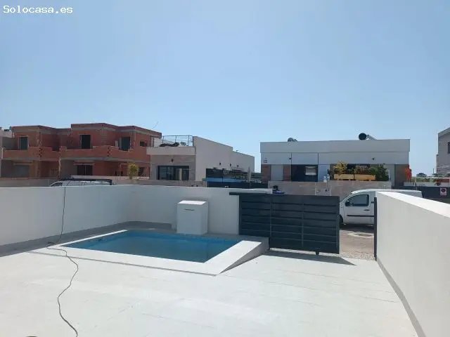 Villa en Daya Nueva con Piscina Privada