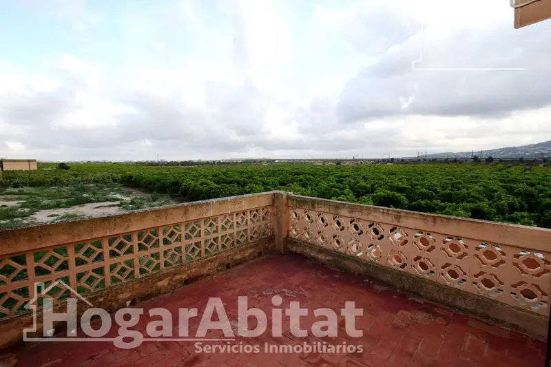 Chalet Rustico en Chiva con Piscina y Barbacoa