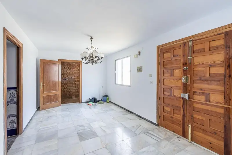 Casa en Escúzar con Terraza y Patio - Ideal Inversores