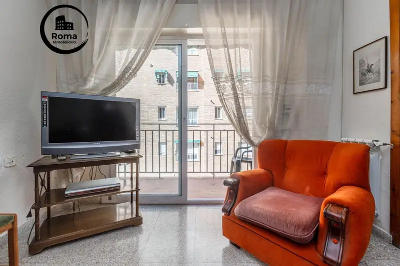 Piso en venta en Granada ciudad: 4 dormitorios, 2 baños, terraza y garaje