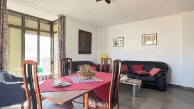 Piso en Venta en Loja: 3 Habitaciones, Luminoso y Buena Ubicacion