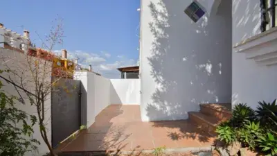 Casa en Venta en Residencial Privado con Piscina en Lomalinda