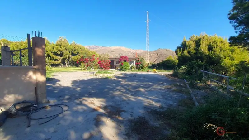 Finca Rustica con Invernaderos en Velez de Benaudalla