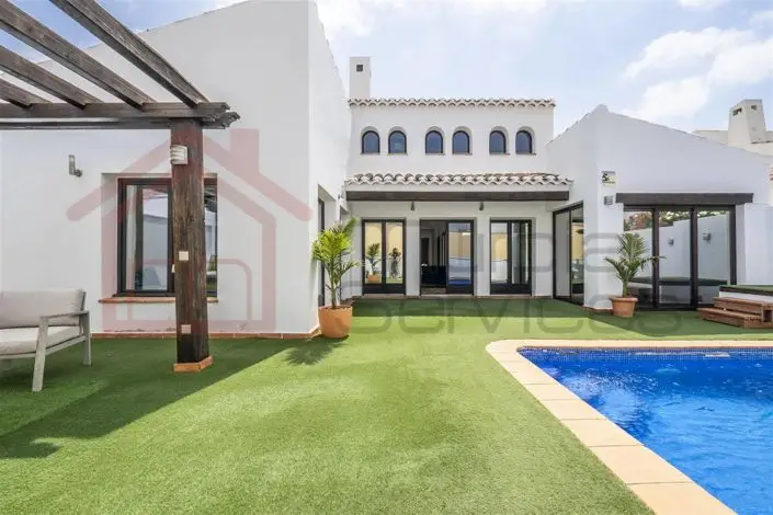 Villa en Venta 3 Dormitorios Piscina Privada