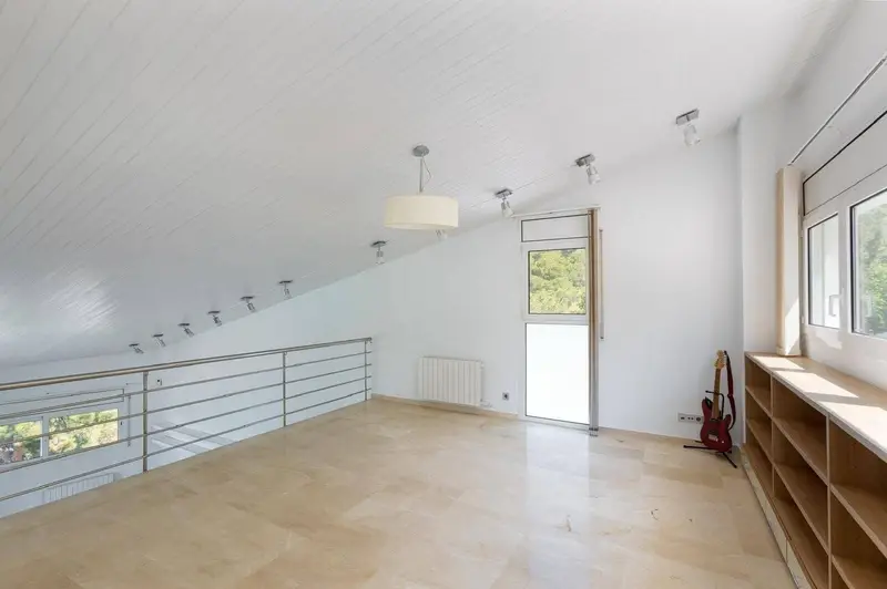 Chalet en Venta Alella Barcelona Piscina Privada Jardin Garaje