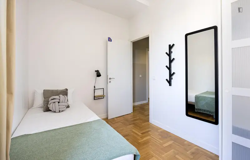 Habitacion Individual Metro Arguelles - Piso para Estudiantes