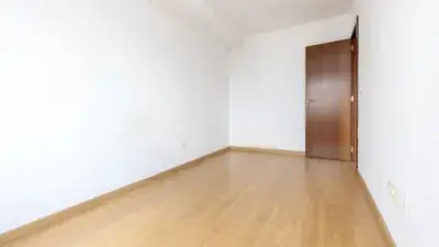 Piso en Venta en La Zubia Con Ascensor y Garaje