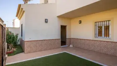 Casa Pareada en Burguillos 131m2 4 Dorm 2 Baños Patio