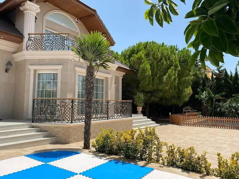 Villa de Lujo en Benijófar con Piscina y 4 Dormitorios