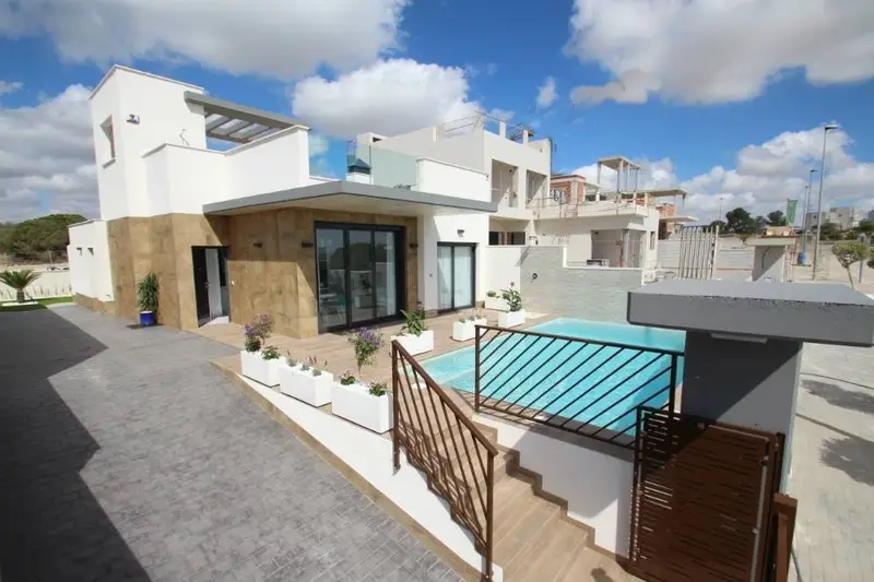 Casa Villa 3 Dormitorios 3 Baños Piscina Jardin Solarium