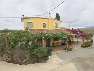 Finca con Encanto en Valladolises 5 Dormitorios Piscina 43000m2