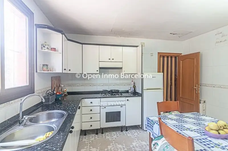 Chalet en Venta en Canyelles Barcelona Casa Independiente con Jardin