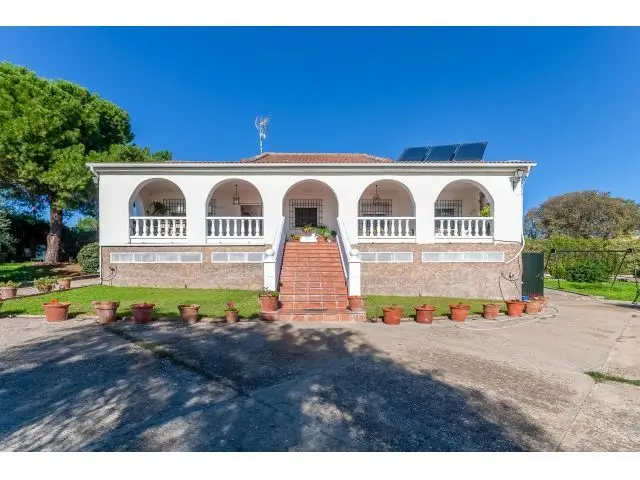 Casa en Cuevas Bajas con Piscina Hipotecable