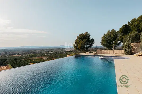 Villa de Lujo en Torrent con Vistas Panorámicas